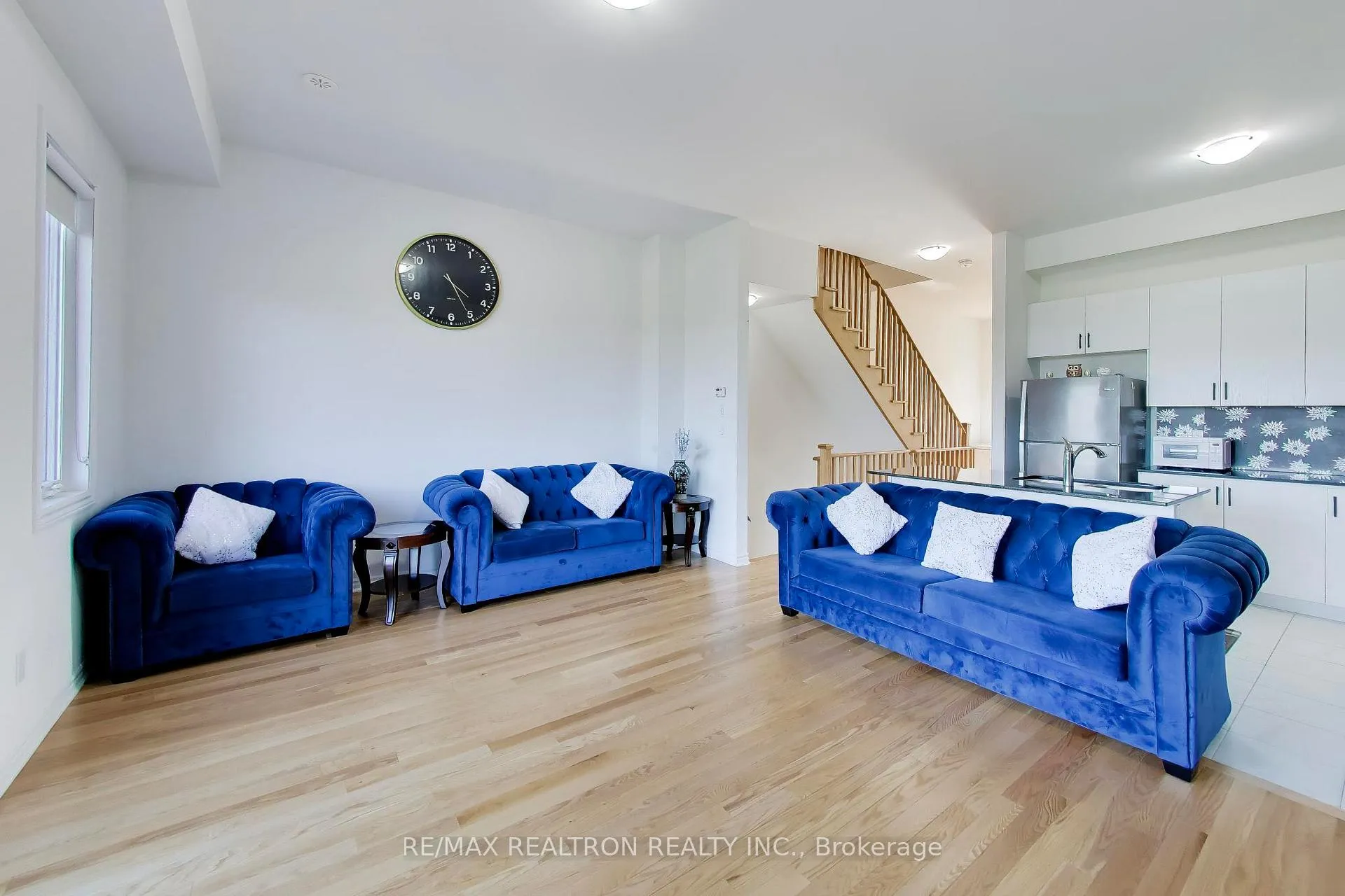 Photo 12 of 11 Inverary Crescent, Vaughan, Elder Mills — HOMEH