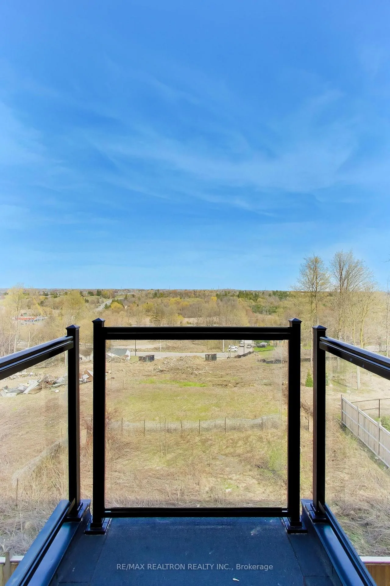Photo 26 of 11 Inverary Crescent, Vaughan, Elder Mills — HOMEH