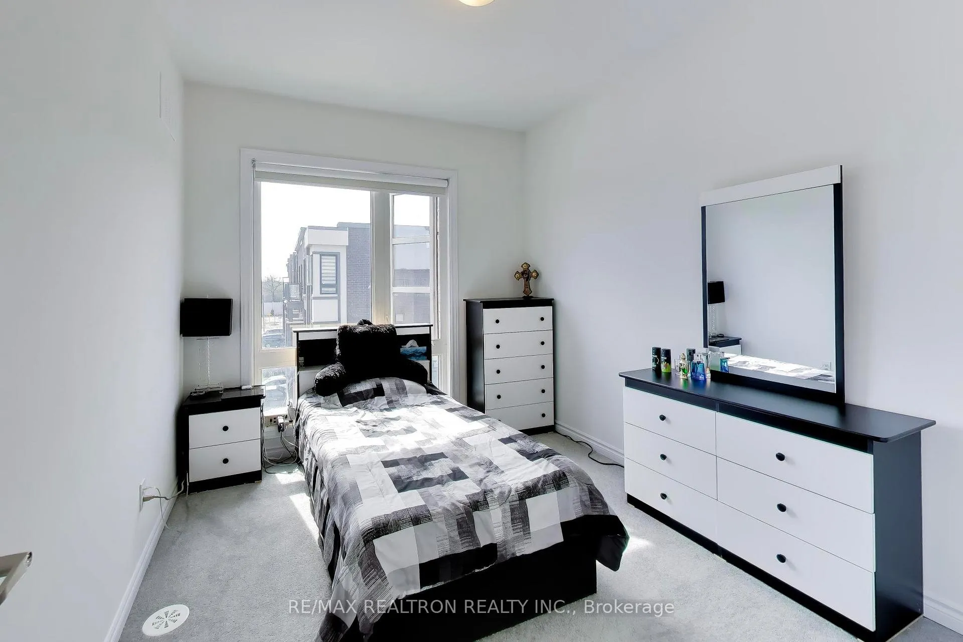Photo 28 of 11 Inverary Crescent, Vaughan, Elder Mills — HOMEH