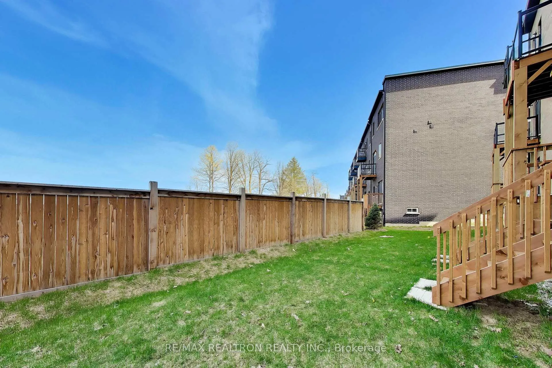 Photo 39 of 11 Inverary Crescent, Vaughan, Elder Mills — HOMEH