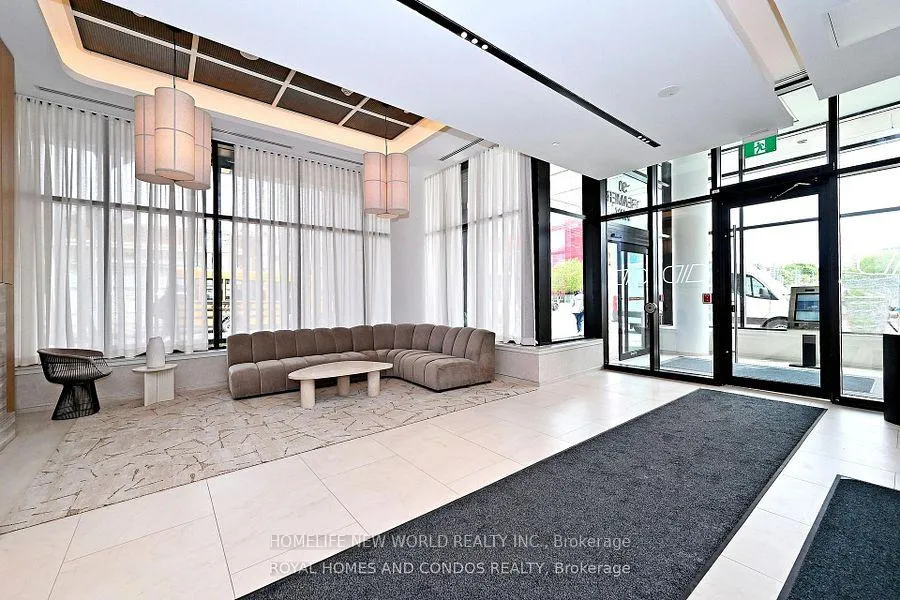 Front of Unit 1609, 10 Oak Street