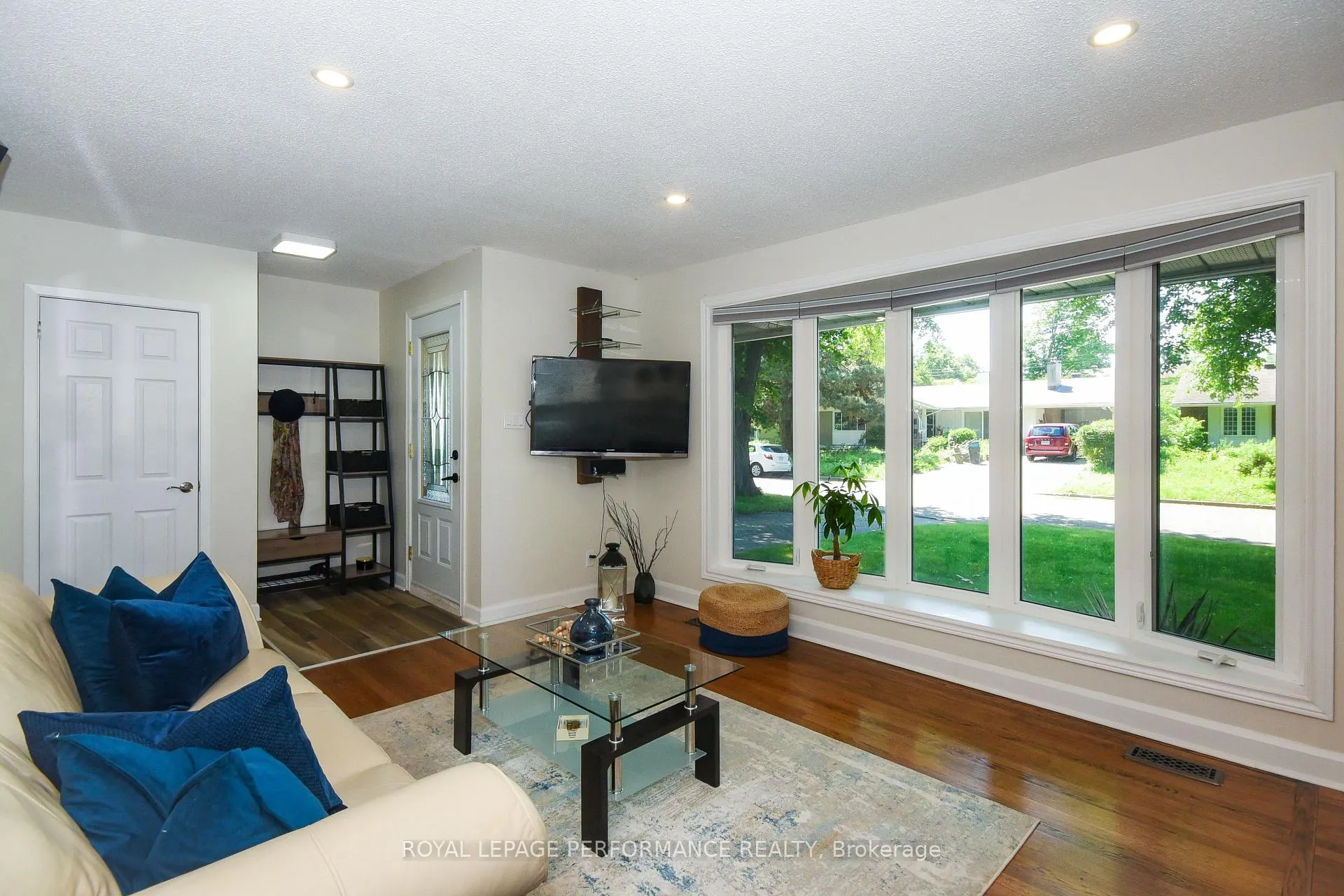 Photo 5 of 839 Nicholson Avenue, Ottawa, Mooneys Bay/Riverside Park — HOMEH