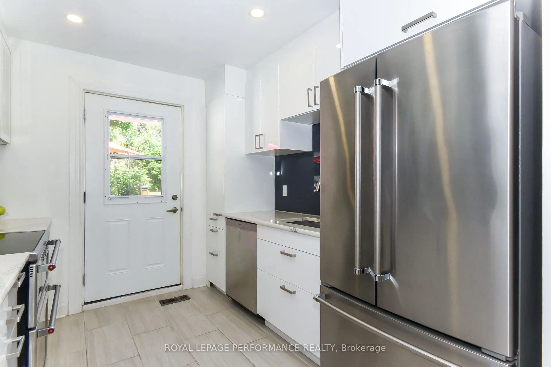 Photo 15 of 839 Nicholson Avenue, Ottawa, Mooneys Bay/Riverside Park — HOMEH