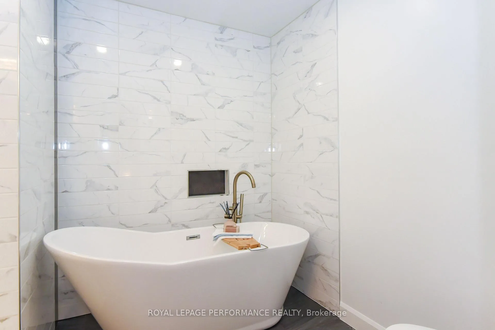 Photo 26 of 839 Nicholson Avenue, Ottawa, Mooneys Bay/Riverside Park — HOMEH