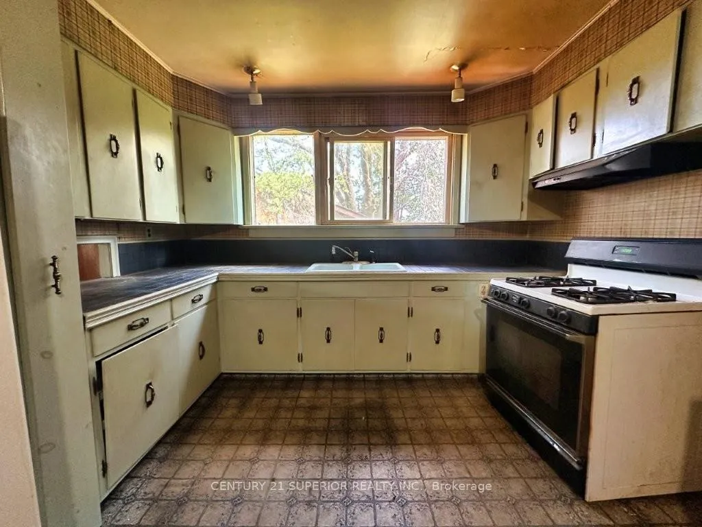 Photo 12 of 182 Hilldale Road, Thunder Bay, Dawson Heights — HOMEH
