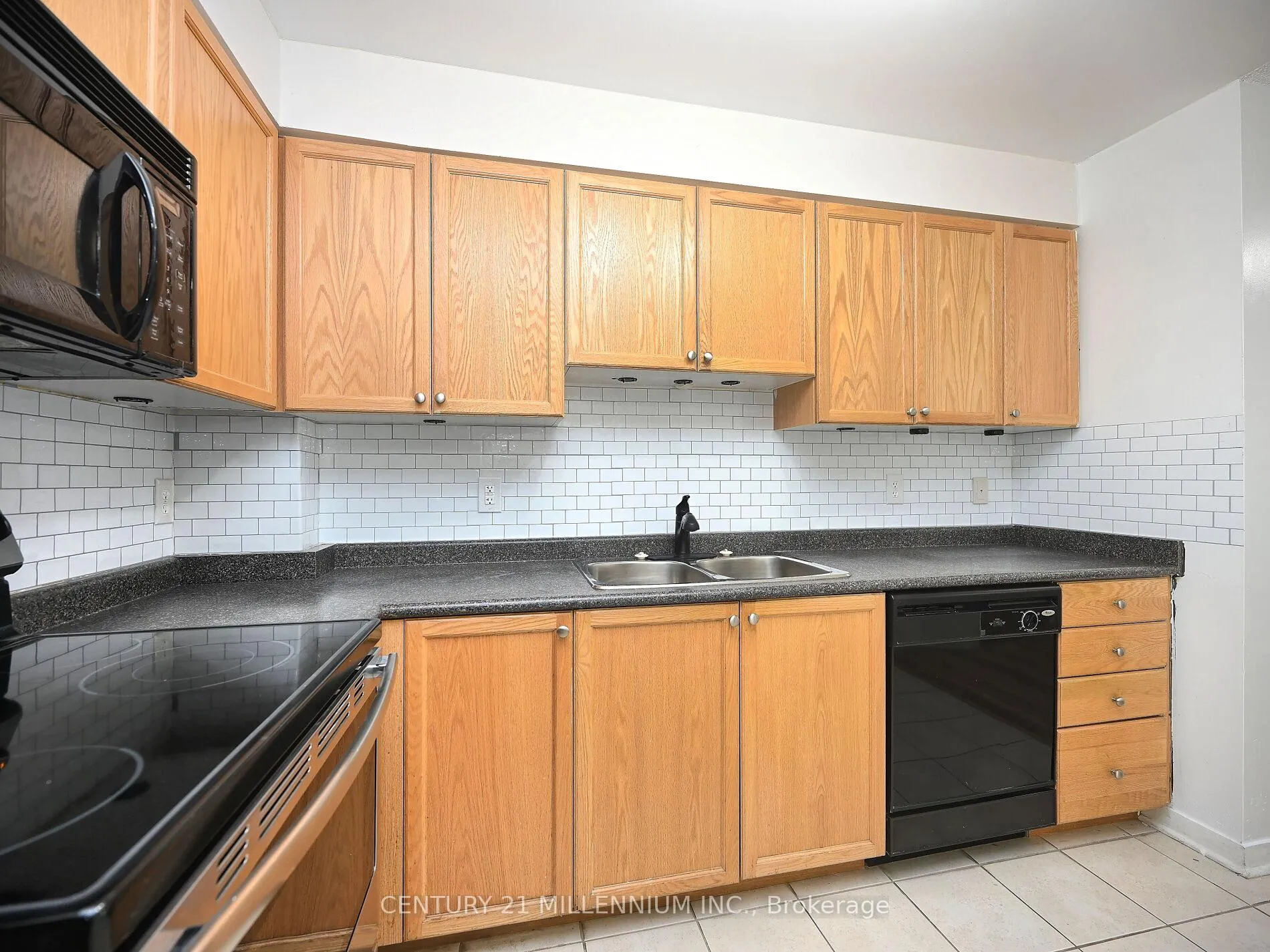 Photo 8 of Unit 1209, 8 Dayspring Circle, Brampton, Goreway Drive Corridor — HOMEH