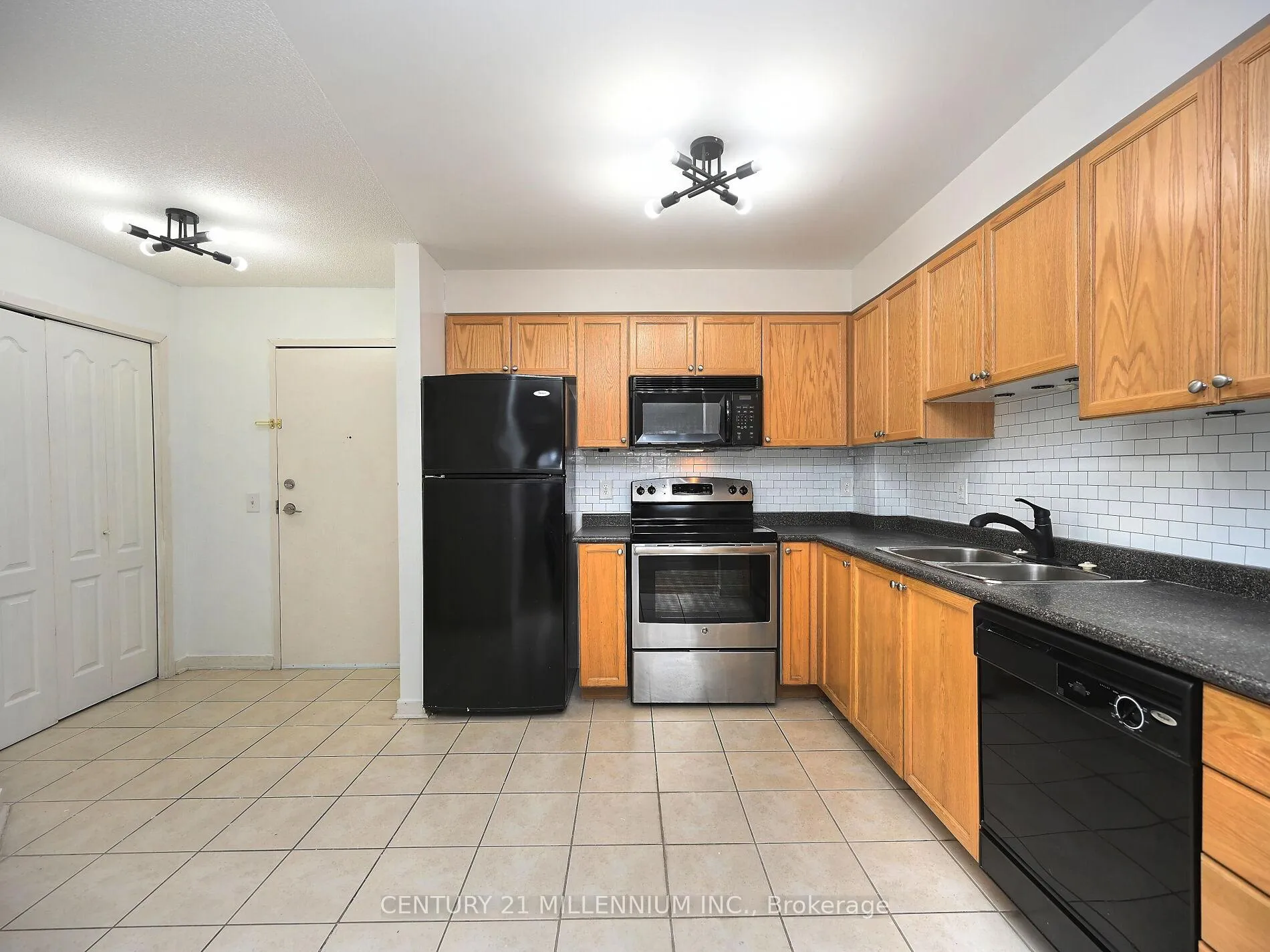 Photo 9 of Unit 1209, 8 Dayspring Circle, Brampton, Goreway Drive Corridor — HOMEH