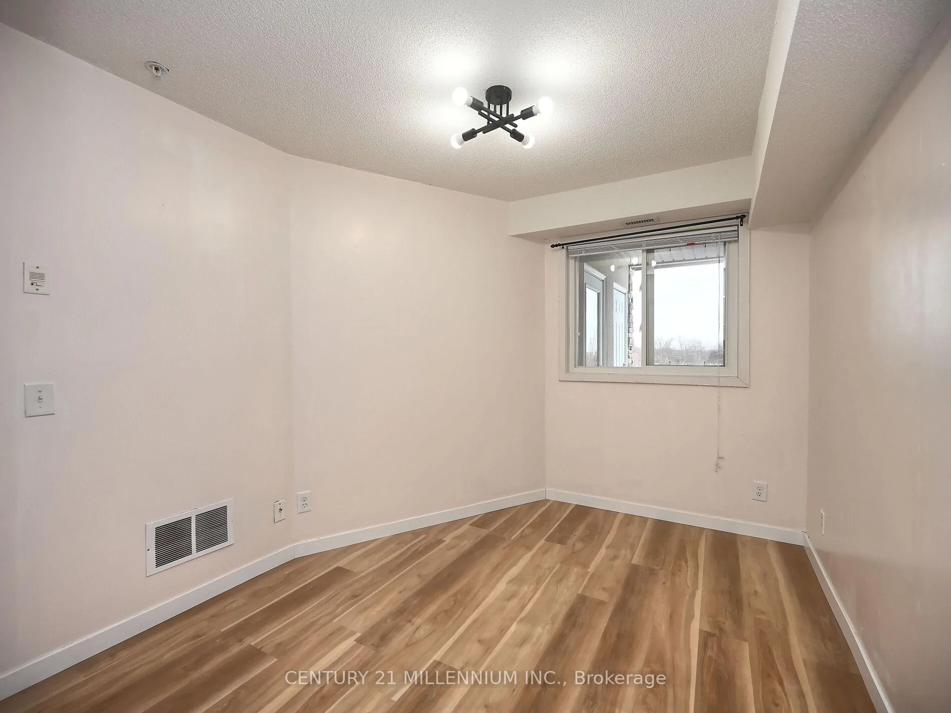 Photo 21 of Unit 1209, 8 Dayspring Circle, Brampton, Goreway Drive Corridor — HOMEH