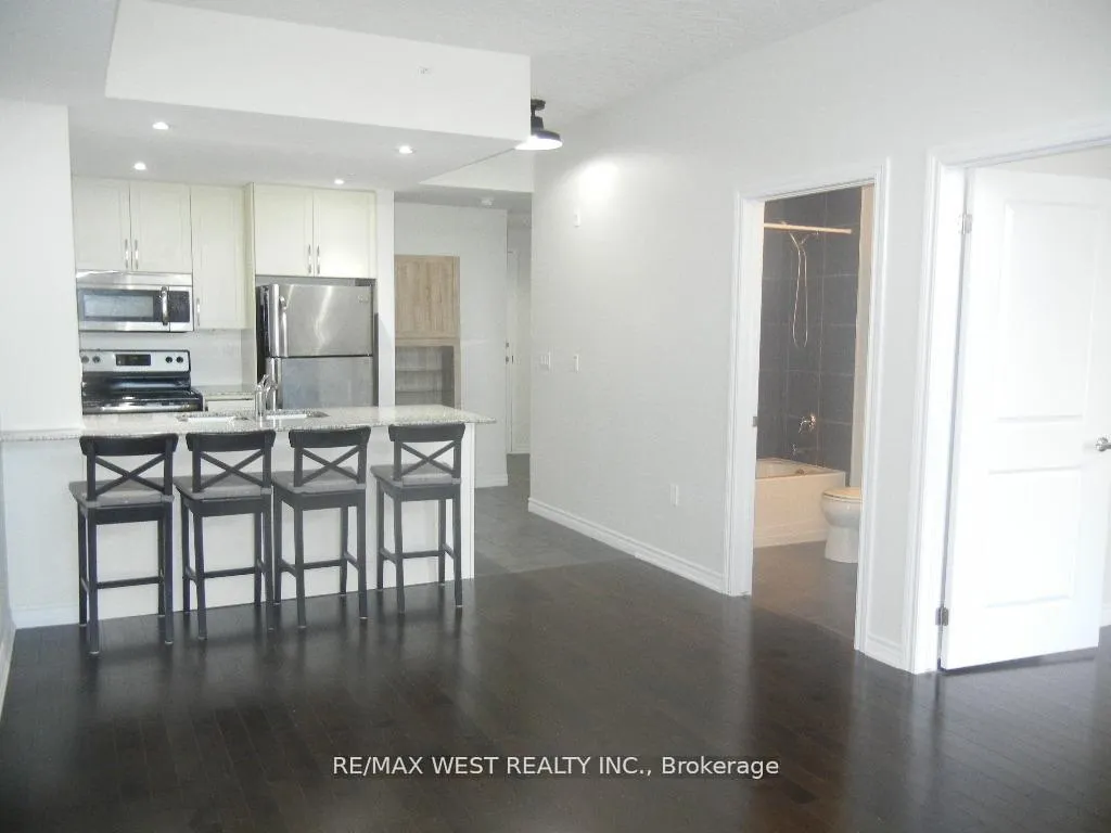 Photo 3 of Unit 406, 427 Aberdeen Avenue, Hamilton, Kirkendall — HOMEH