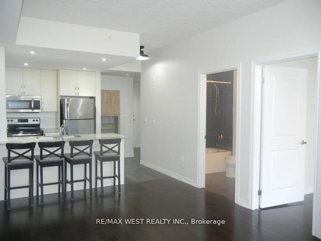 Photo 5 of Unit 406, 427 Aberdeen Avenue, Hamilton, Kirkendall — HOMEH