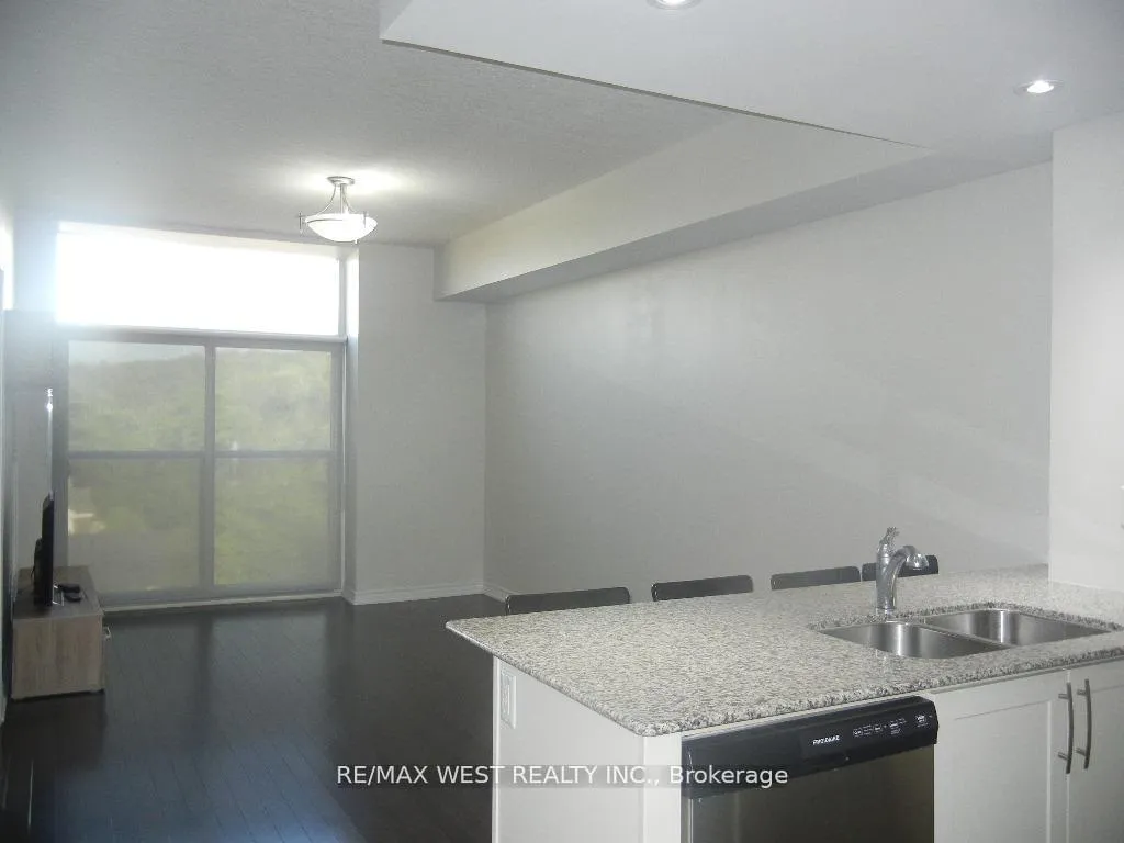 Photo 8 of Unit 406, 427 Aberdeen Avenue, Hamilton, Kirkendall — HOMEH
