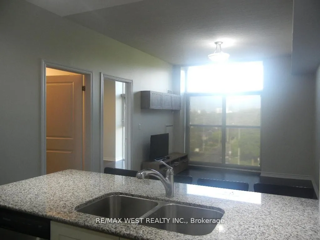 Photo 10 of Unit 406, 427 Aberdeen Avenue, Hamilton, Kirkendall — HOMEH