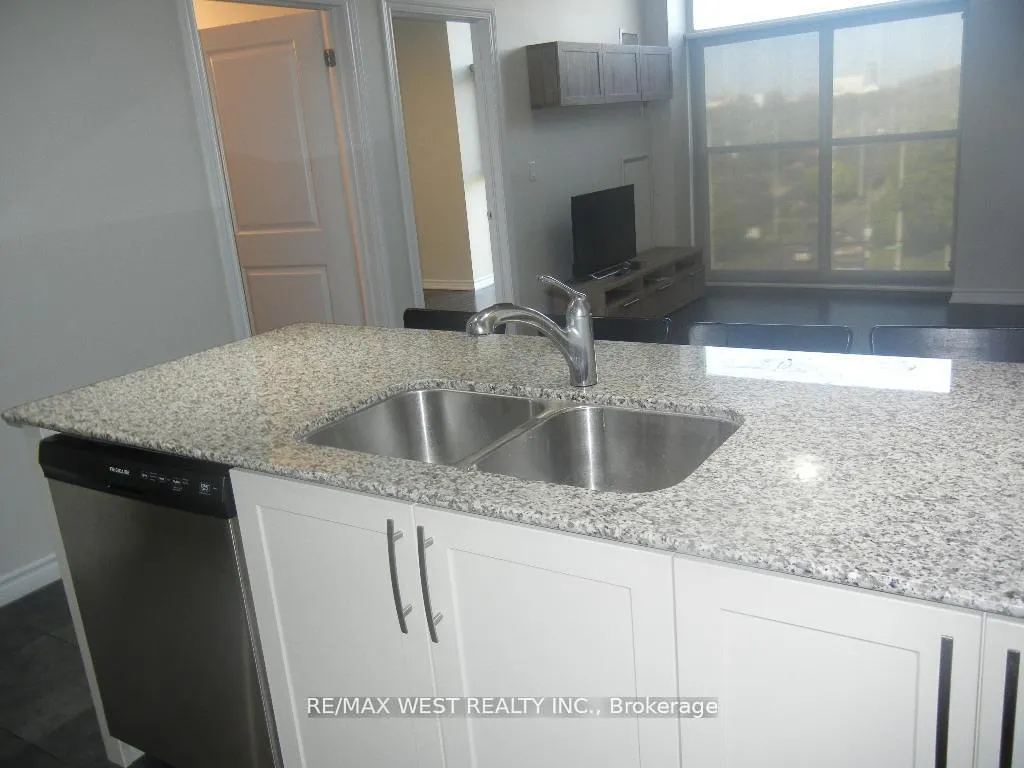 Photo 11 of Unit 406, 427 Aberdeen Avenue, Hamilton, Kirkendall — HOMEH
