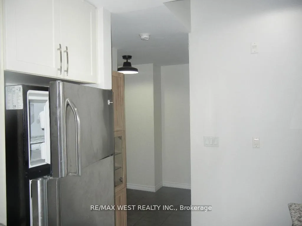 Photo 13 of Unit 406, 427 Aberdeen Avenue, Hamilton, Kirkendall — HOMEH