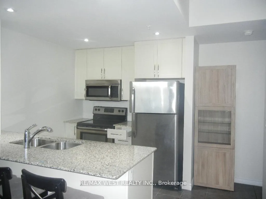 Photo 15 of Unit 406, 427 Aberdeen Avenue, Hamilton, Kirkendall — HOMEH