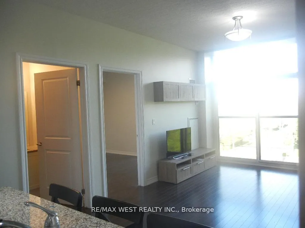 Photo 18 of Unit 406, 427 Aberdeen Avenue, Hamilton, Kirkendall — HOMEH