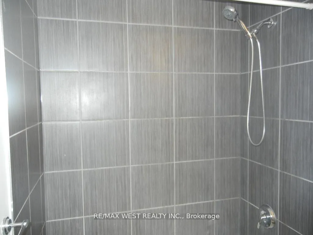 Photo 21 of Unit 406, 427 Aberdeen Avenue, Hamilton, Kirkendall — HOMEH