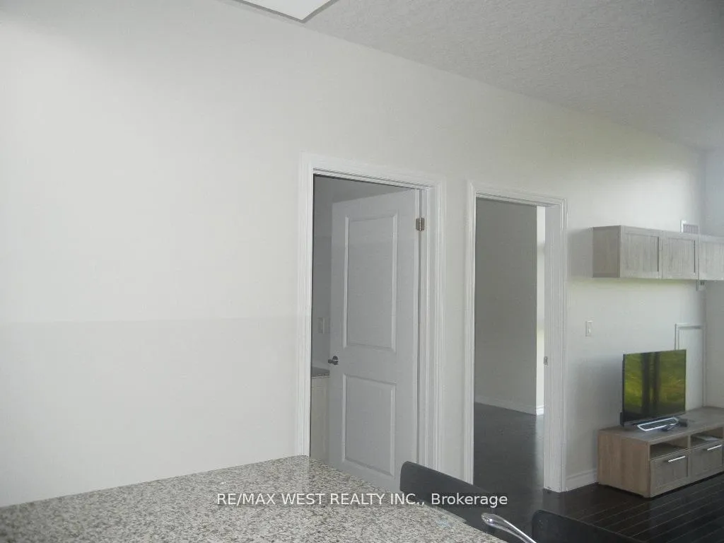 Photo 22 of Unit 406, 427 Aberdeen Avenue, Hamilton, Kirkendall — HOMEH
