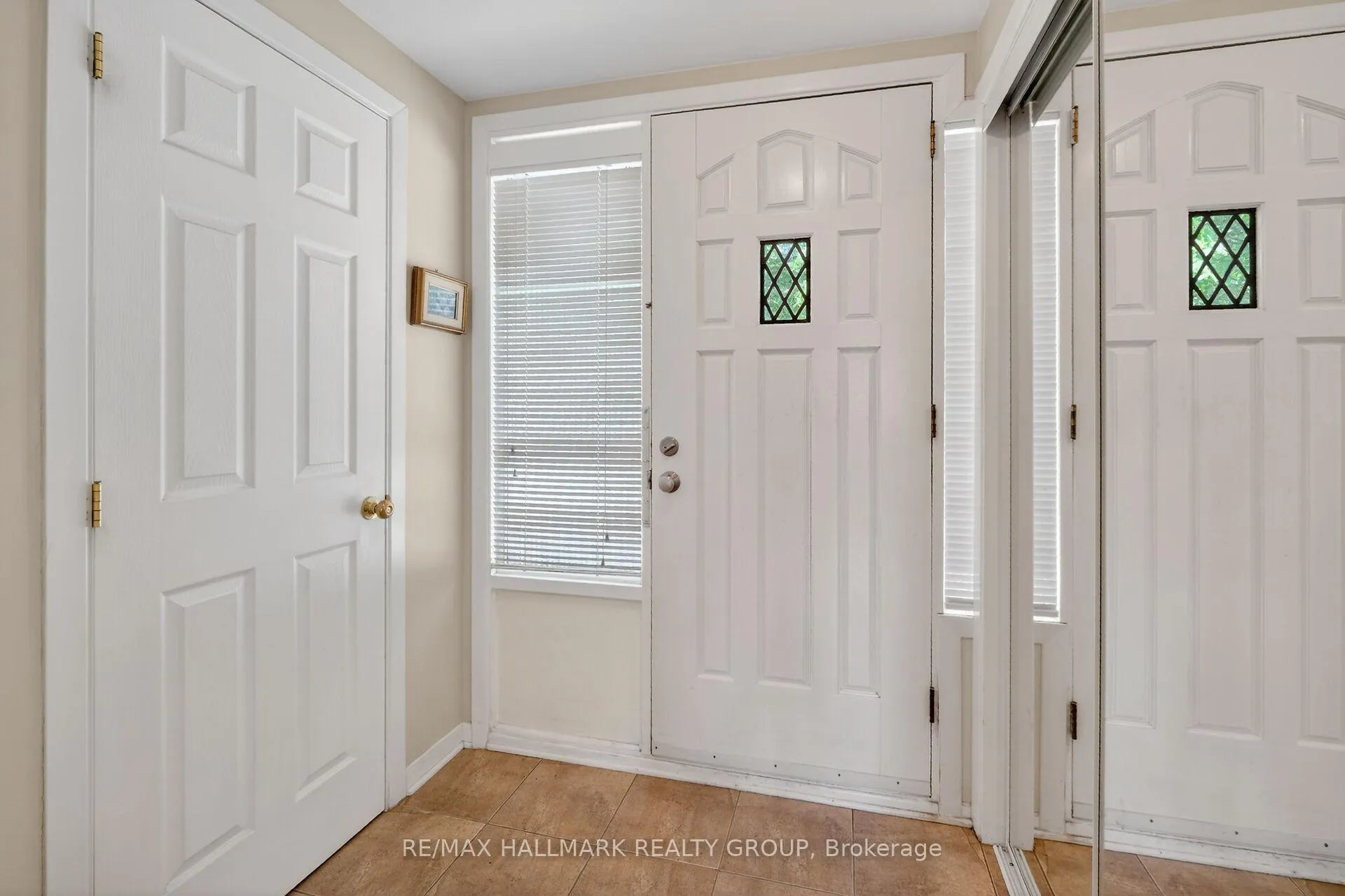 Photo 4 of 676 Morin Street, Ottawa, Castle Heights — HOMEH