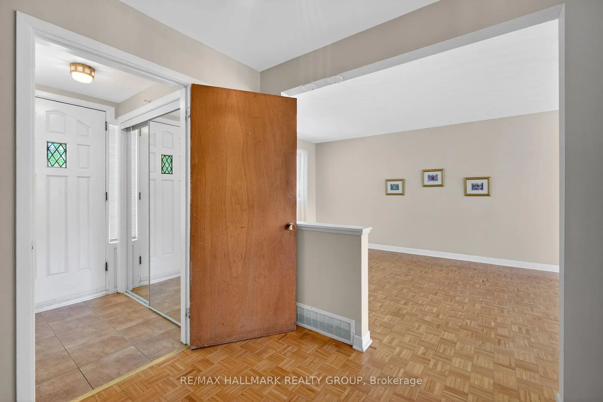 Photo 5 of 676 Morin Street, Ottawa, Castle Heights — HOMEH