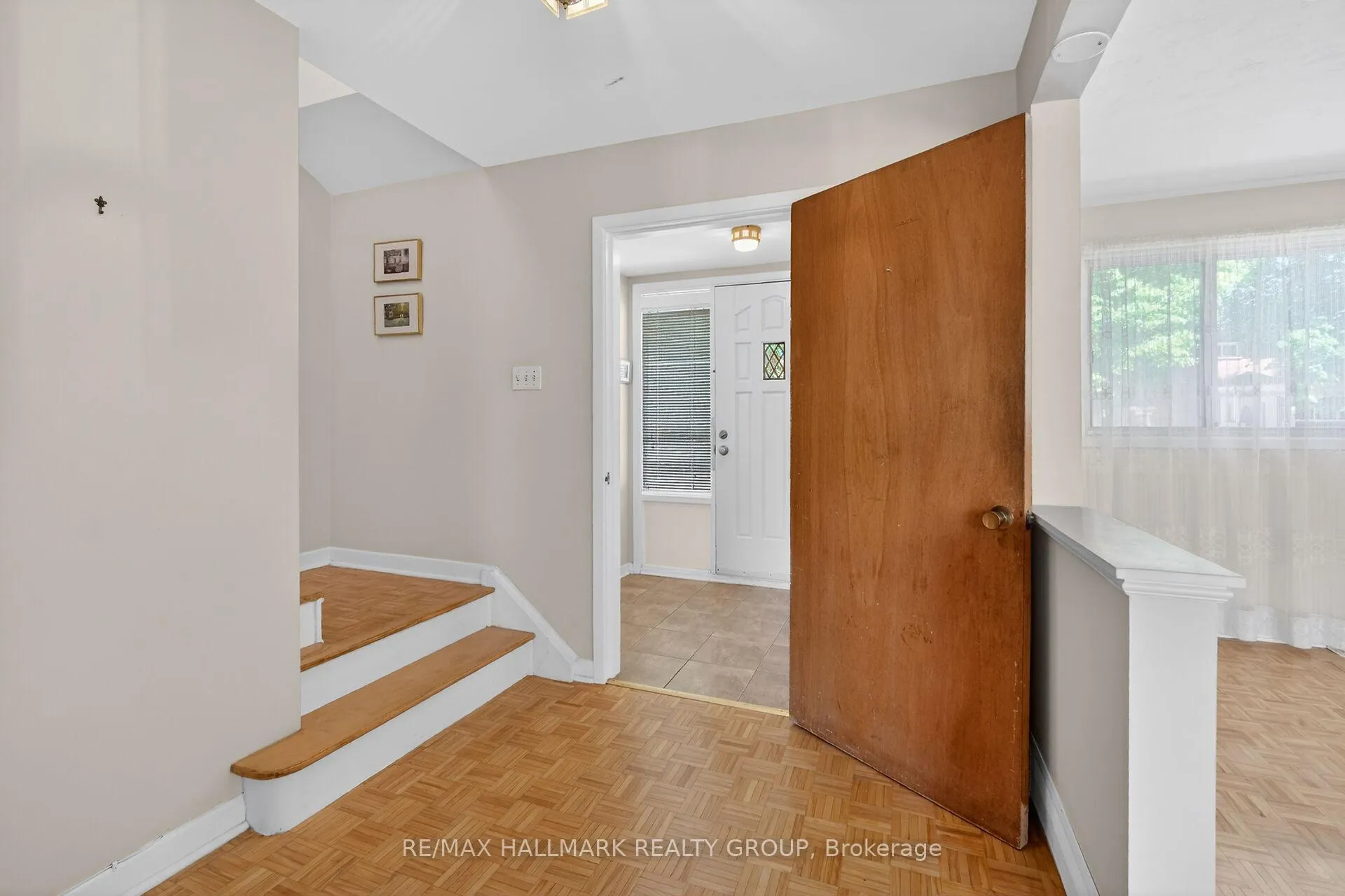 Photo 6 of 676 Morin Street, Ottawa, Castle Heights — HOMEH