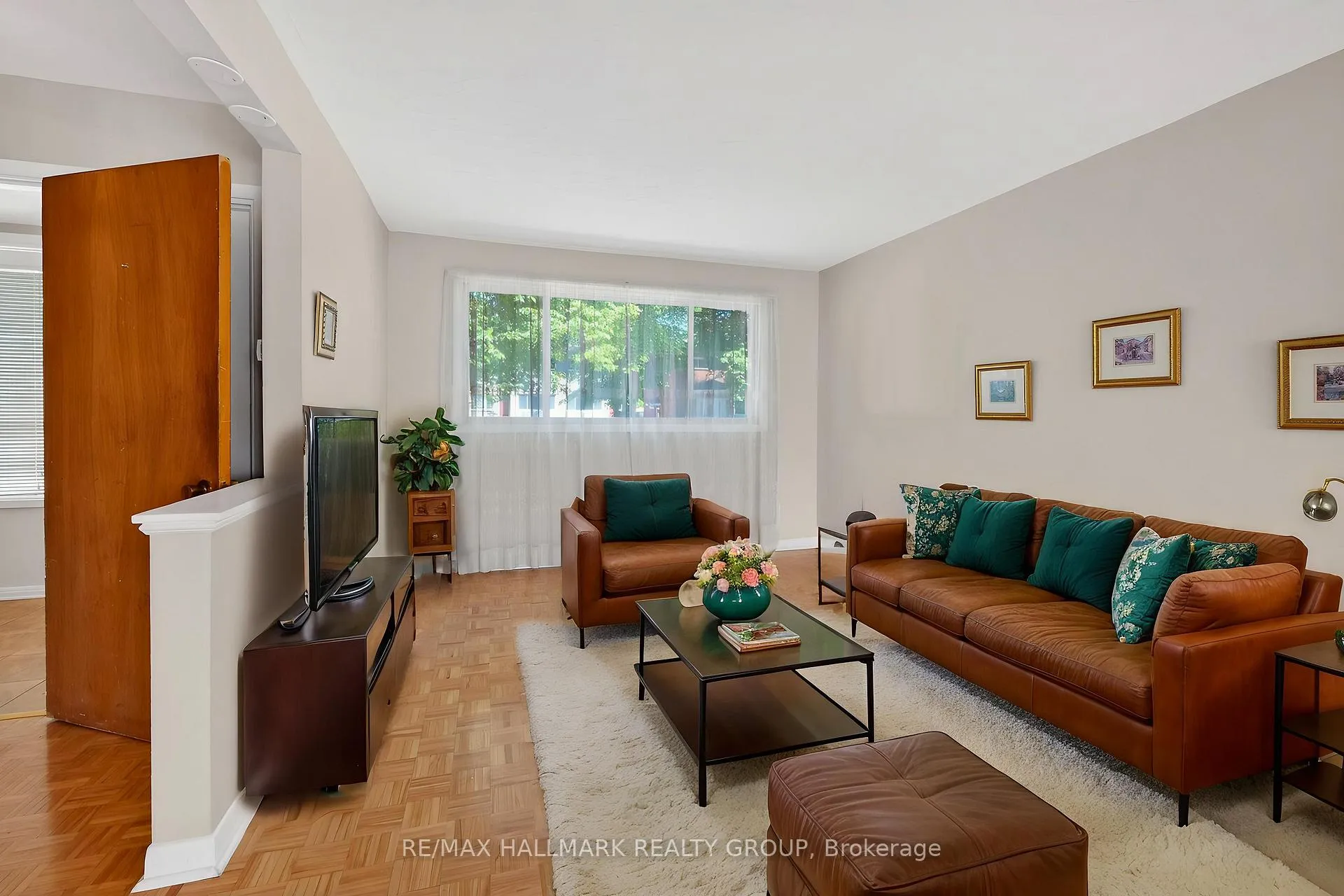 Photo 8 of 676 Morin Street, Ottawa, Castle Heights — HOMEH