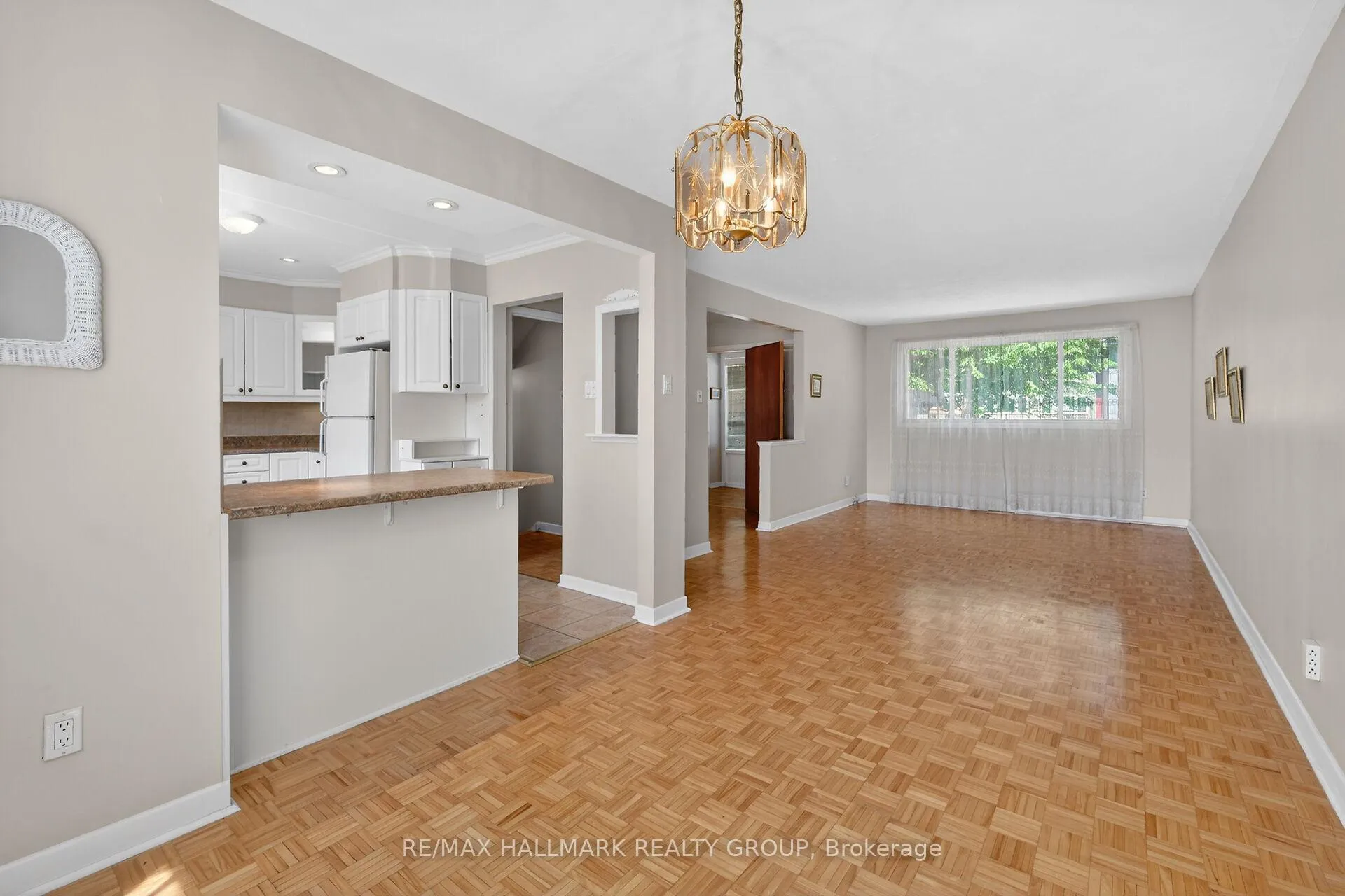 Photo 9 of 676 Morin Street, Ottawa, Castle Heights — HOMEH