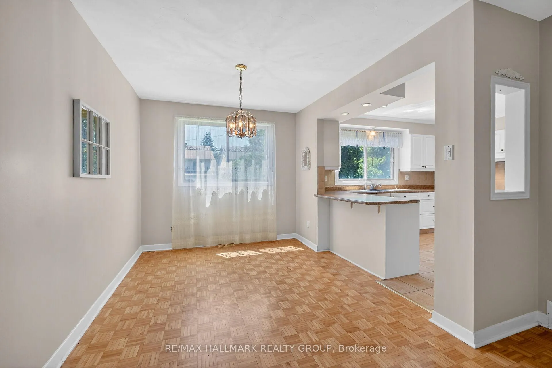 Photo 12 of 676 Morin Street, Ottawa, Castle Heights — HOMEH
