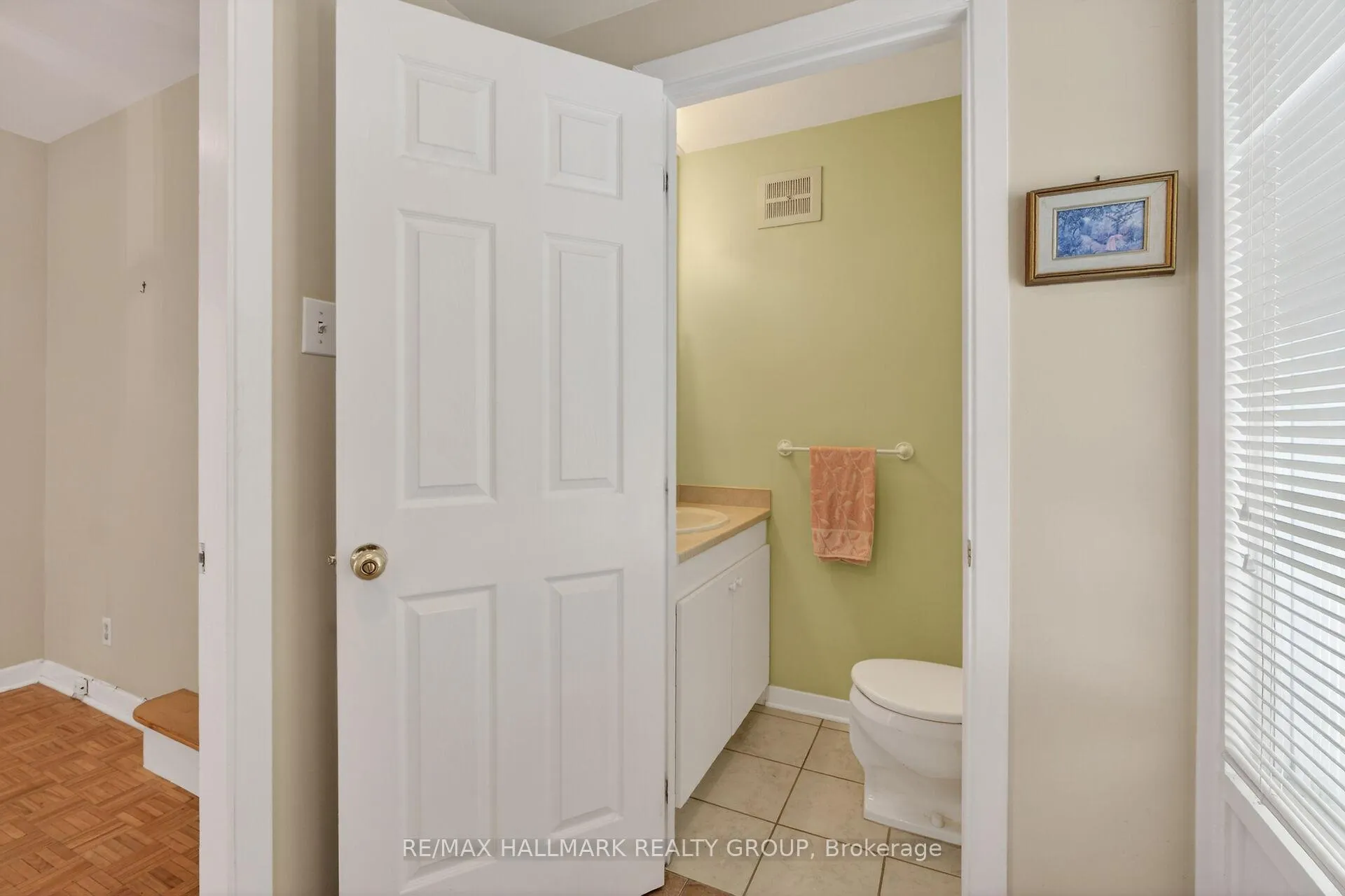 Photo 17 of 676 Morin Street, Ottawa, Castle Heights — HOMEH