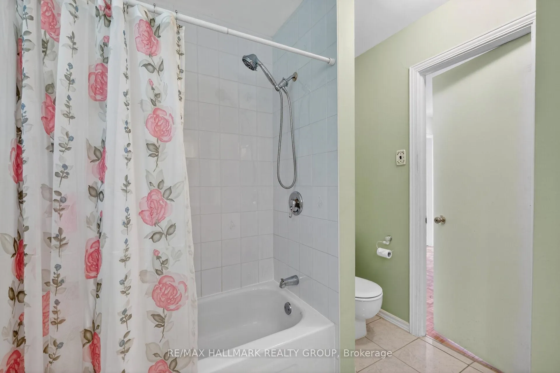 Photo 23 of 676 Morin Street, Ottawa, Castle Heights — HOMEH