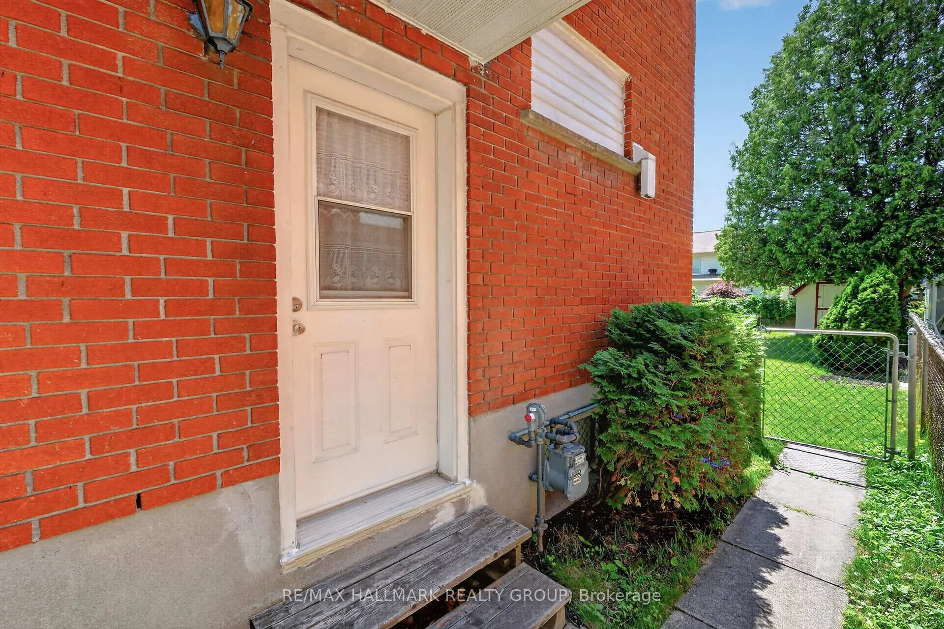 Photo 33 of 676 Morin Street, Ottawa, Castle Heights — HOMEH