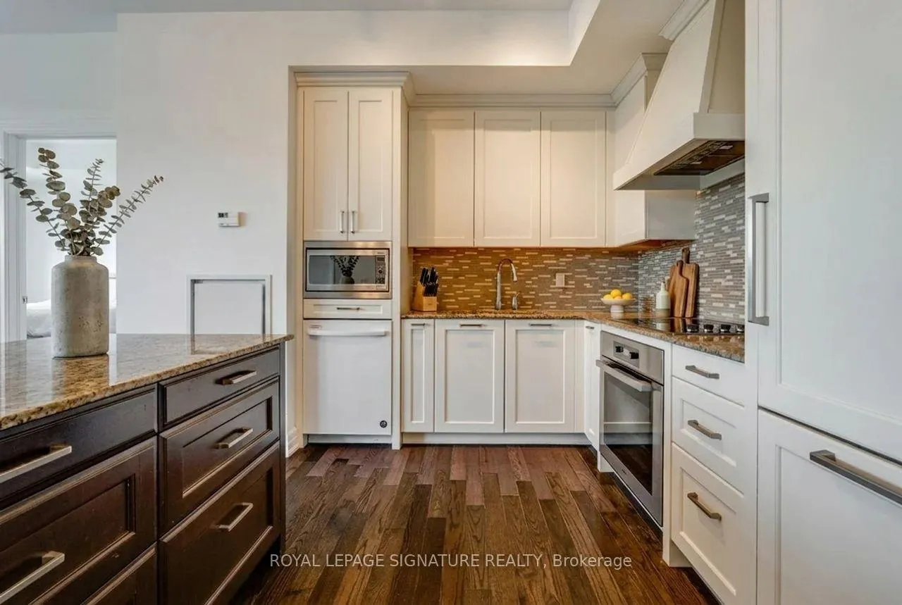 Photo 8 of Unit 906, 30 Old Mill Road, Etobicoke, Kingsway South — HOMEH