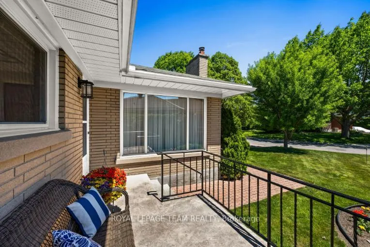 Photo 4 of 1218 Cline Crescent, Ottawa, Bel Air Heights — HOMEH