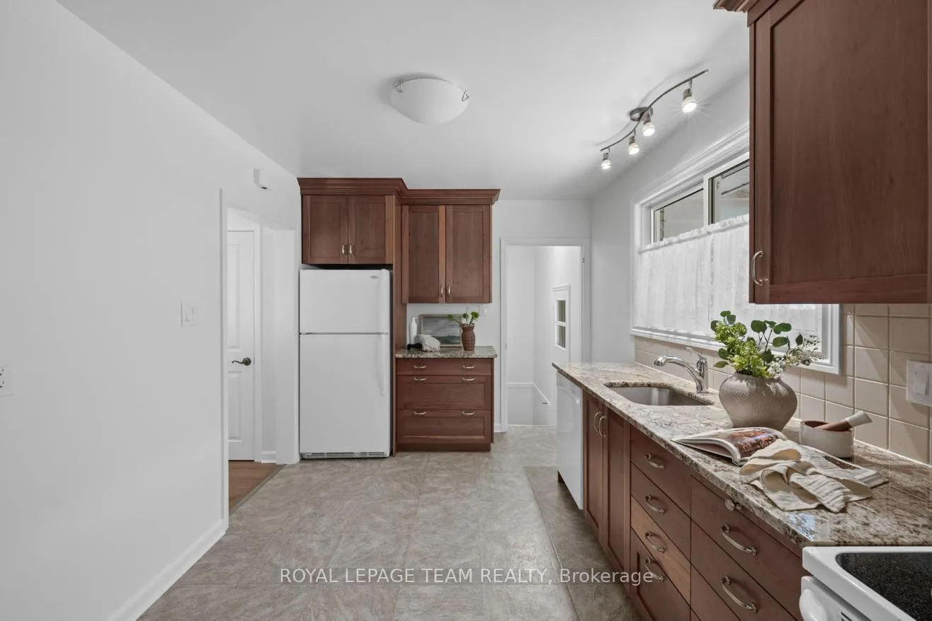 Photo 12 of 1218 Cline Crescent, Ottawa, Bel Air Heights — HOMEH