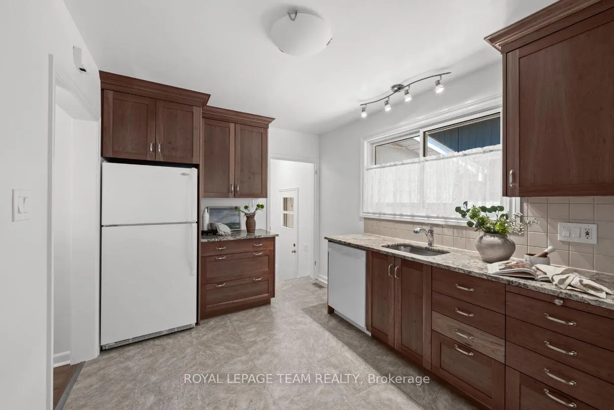 Photo 13 of 1218 Cline Crescent, Ottawa, Bel Air Heights — HOMEH