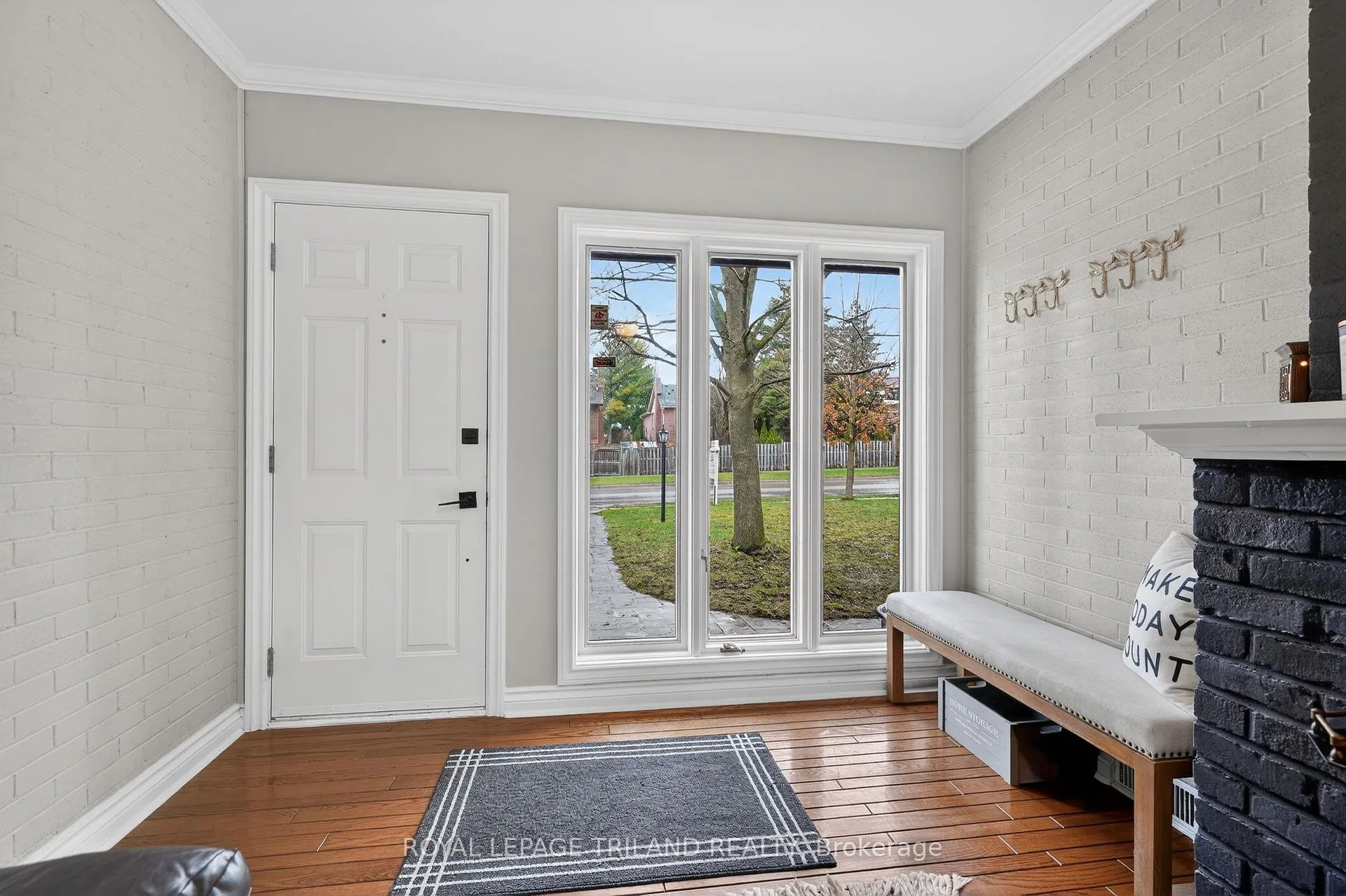 Photo 3 of 501 Boler Road, London, South K — HOMEH