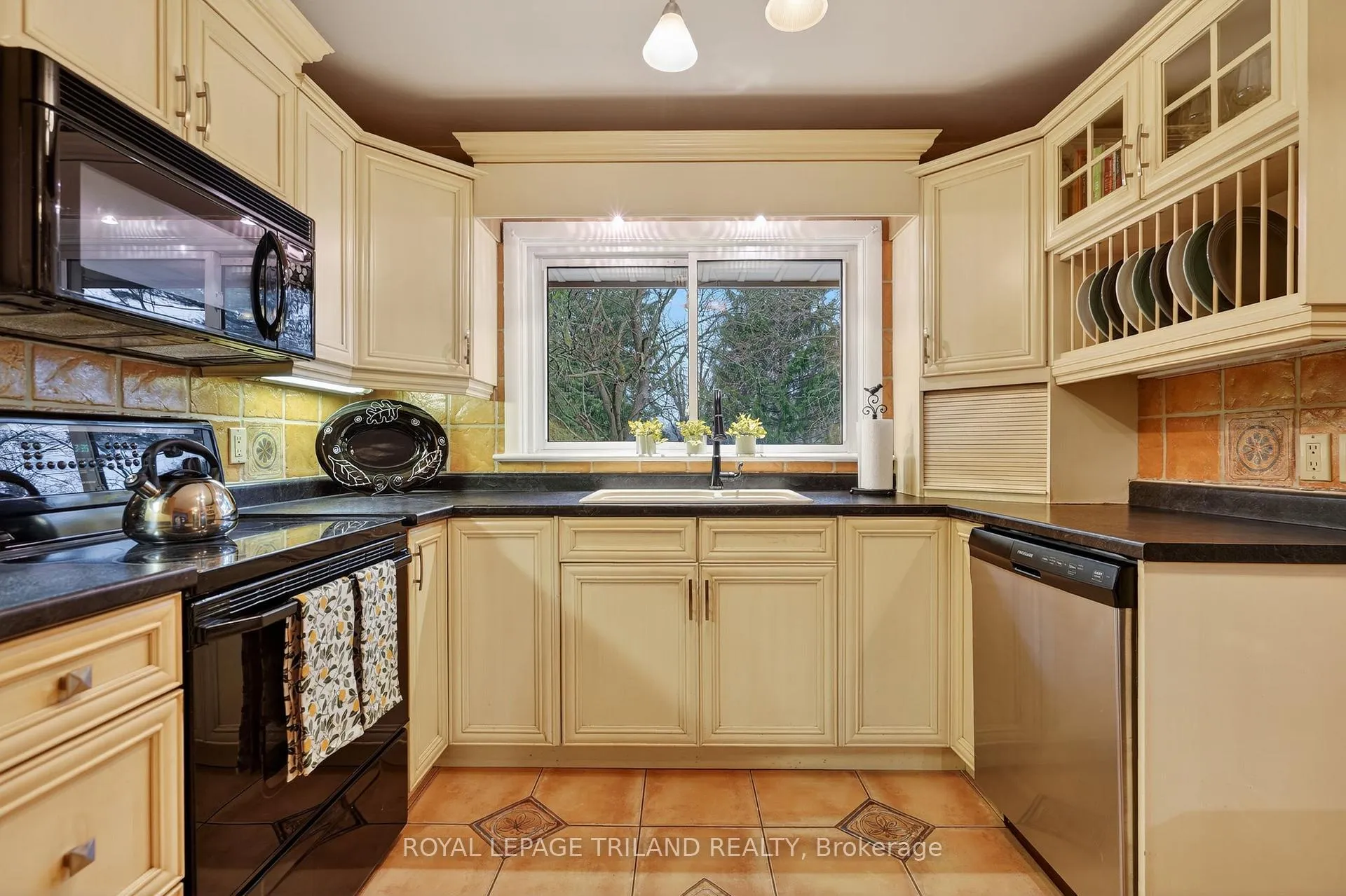 Photo 12 of 501 Boler Road, London, South K — HOMEH