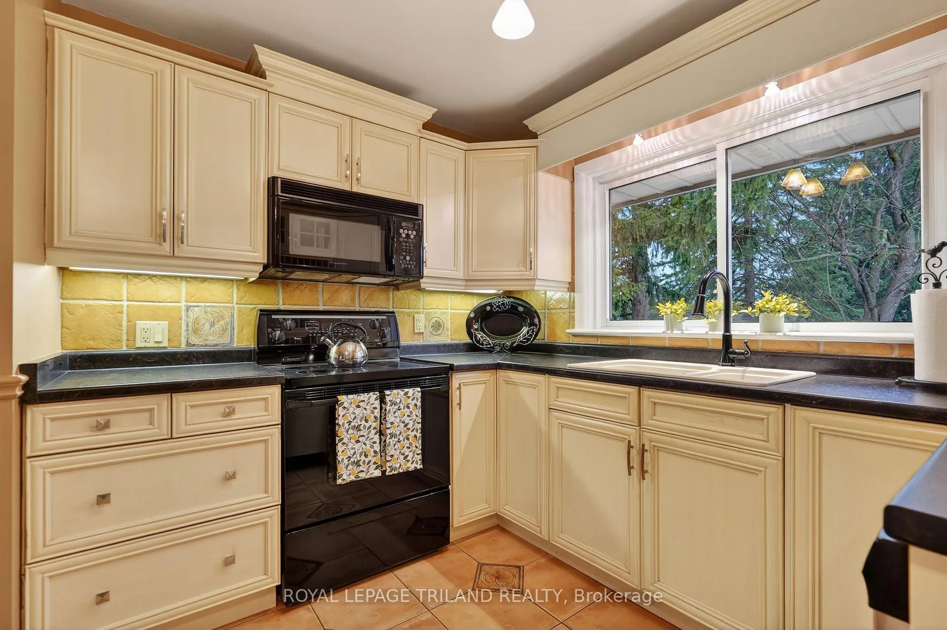 Photo 13 of 501 Boler Road, London, South K — HOMEH
