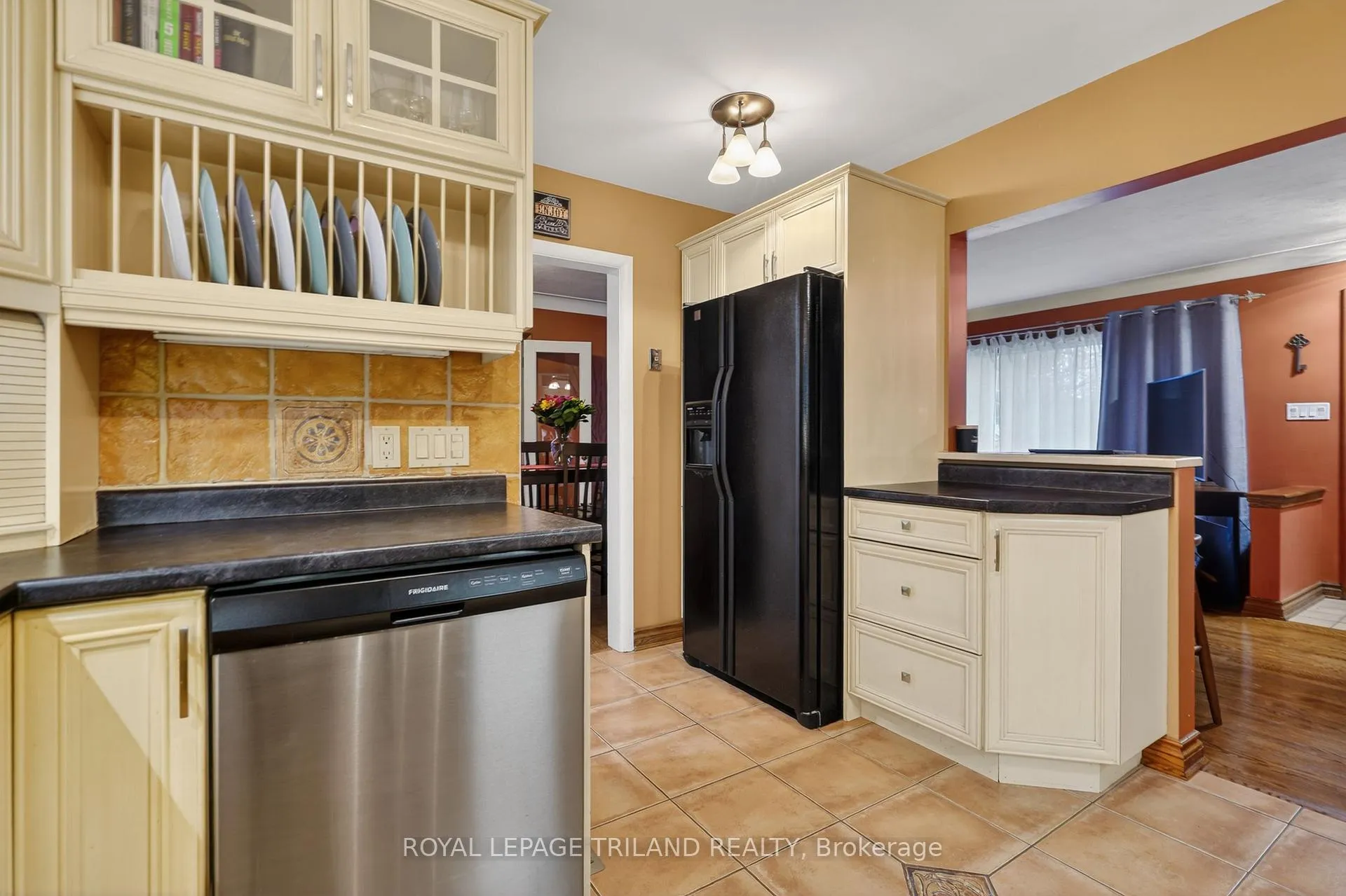 Photo 15 of 501 Boler Road, London, South K — HOMEH