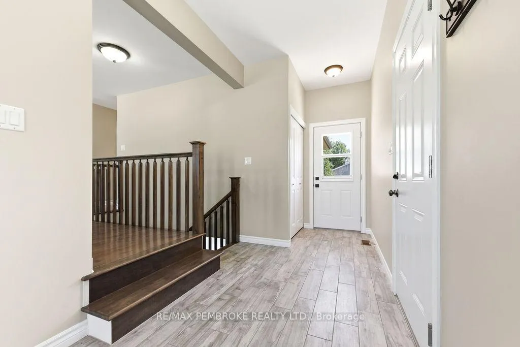Photo 2 of 74 Oak Avenue, Petawawa — HOMEH