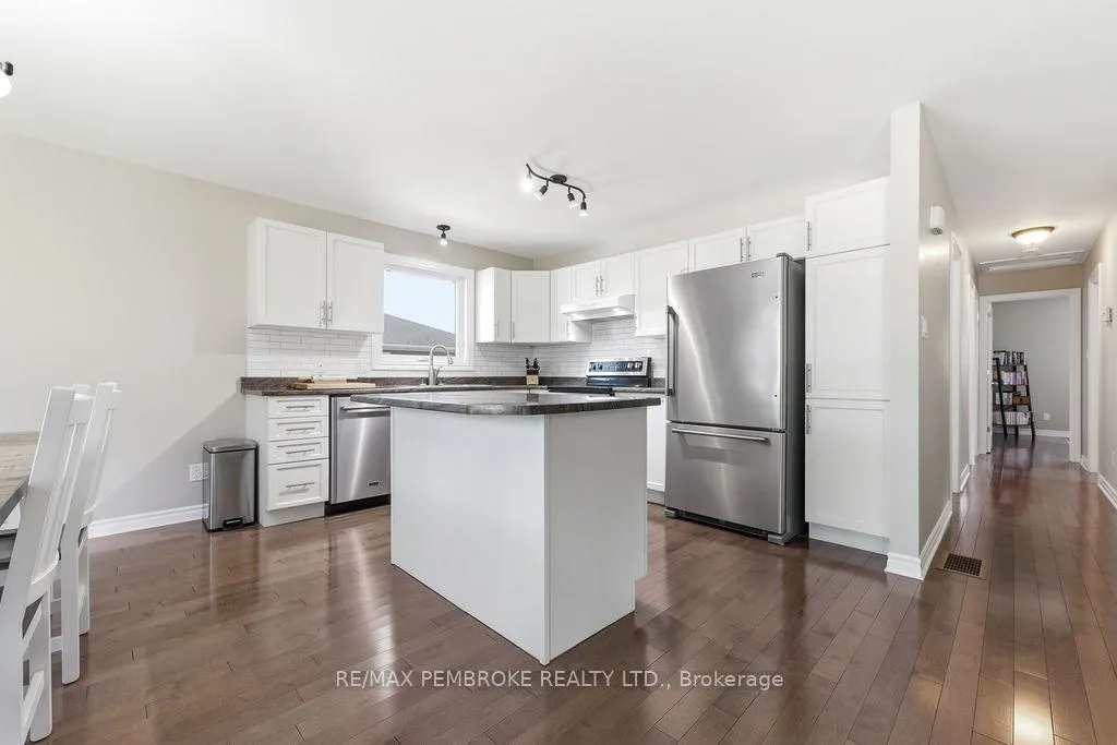 Photo 6 of 74 Oak Avenue, Petawawa — HOMEH