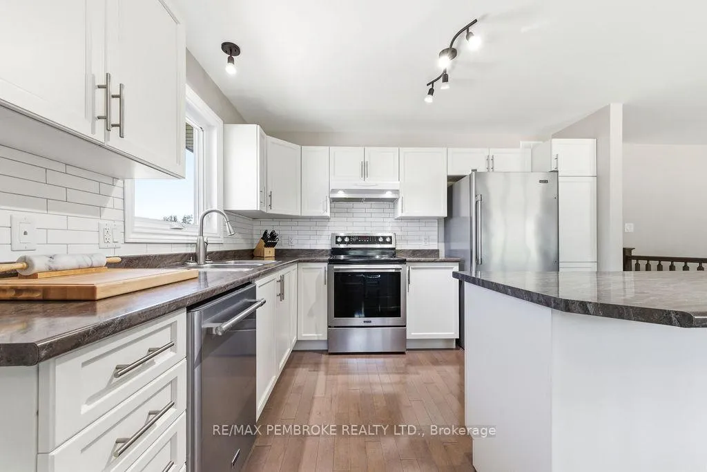 Photo 9 of 74 Oak Avenue, Petawawa — HOMEH