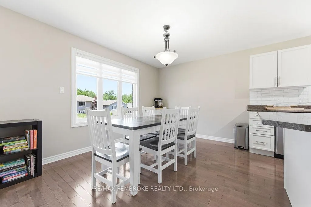 Photo 10 of 74 Oak Avenue, Petawawa — HOMEH