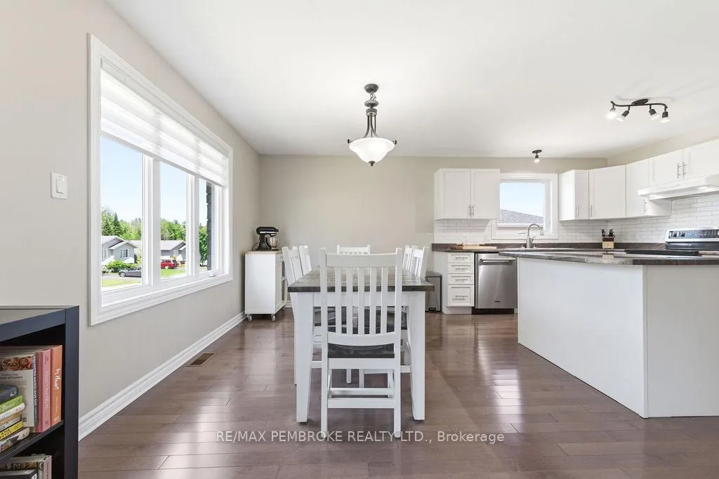 Photo 11 of 74 Oak Avenue, Petawawa — HOMEH