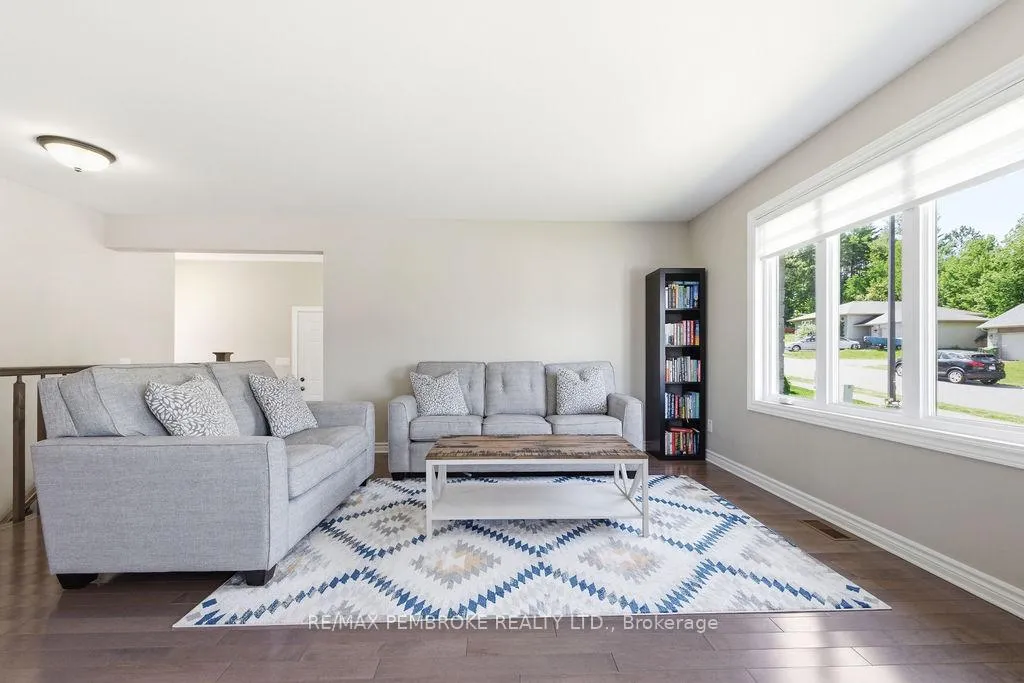 Photo 13 of 74 Oak Avenue, Petawawa — HOMEH