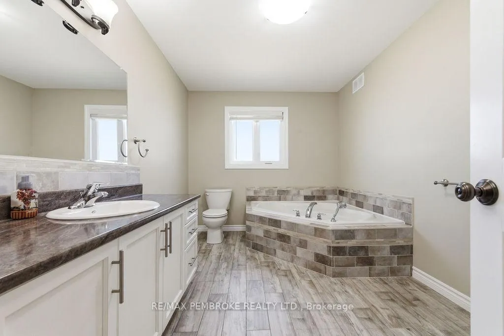 Photo 17 of 74 Oak Avenue, Petawawa — HOMEH