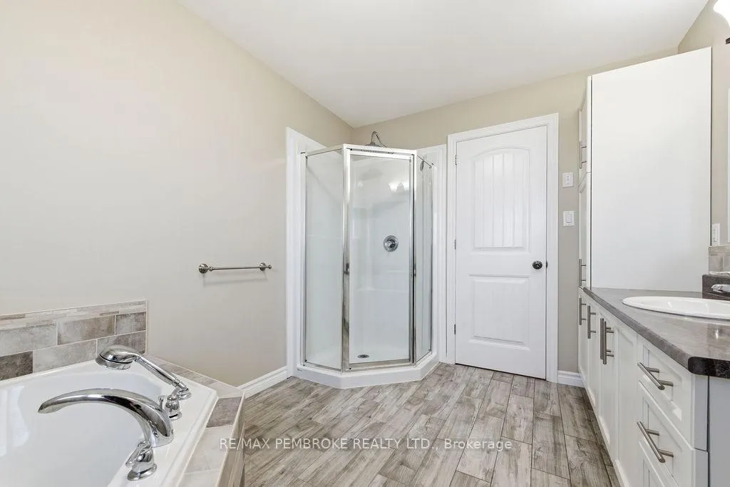 Photo 18 of 74 Oak Avenue, Petawawa — HOMEH