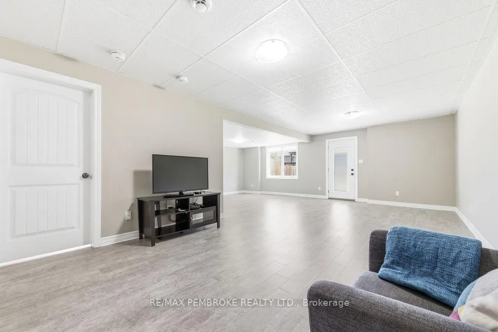 Photo 26 of 74 Oak Avenue, Petawawa — HOMEH