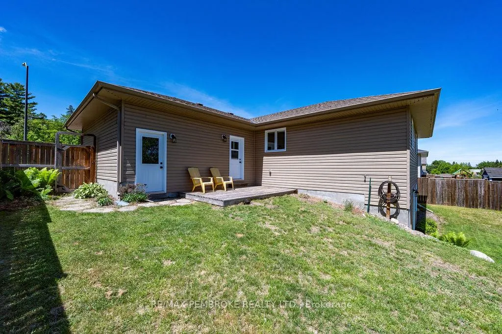 Photo 29 of 74 Oak Avenue, Petawawa — HOMEH