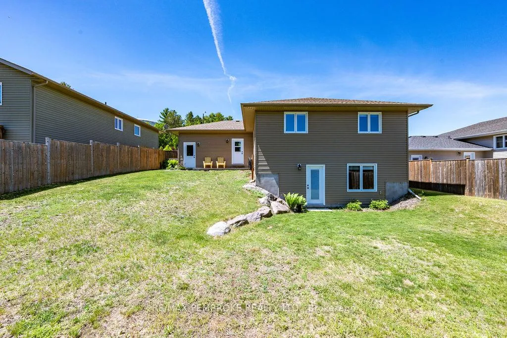 Photo 31 of 74 Oak Avenue, Petawawa — HOMEH